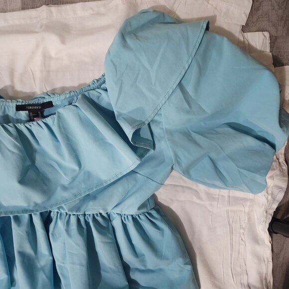 NWT Forever 21 Crop Top Ruffled Off-Shoulder US Size XL Light Blue Asymmetrical - Picture 3 of 5
